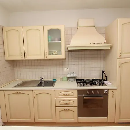Leo Apartment *